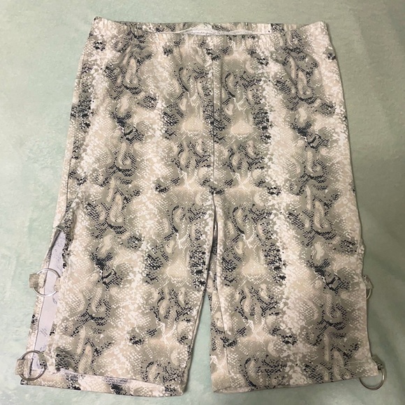Cute reptile skin style open sided shorts - Picture 1 of 2